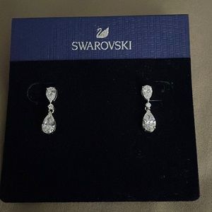 Beautiful Teardrop Swarovski earrings.